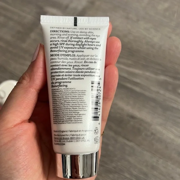 Elemis (London) Facial wash and BEIJA FLOR body wash set - Picture 3 of 5